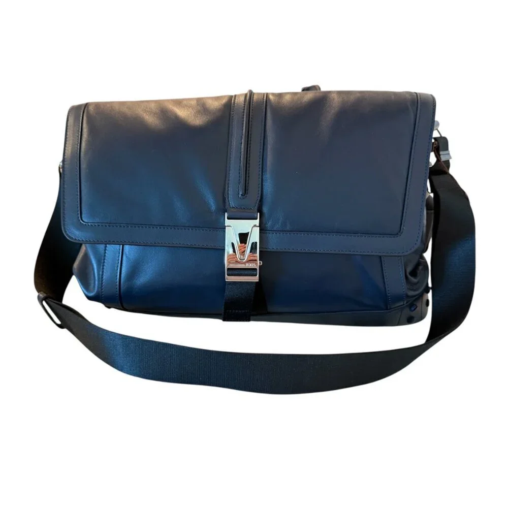 Tod's Italy Blue Leather New Messenger XBMTDSY9200ND6U820‎